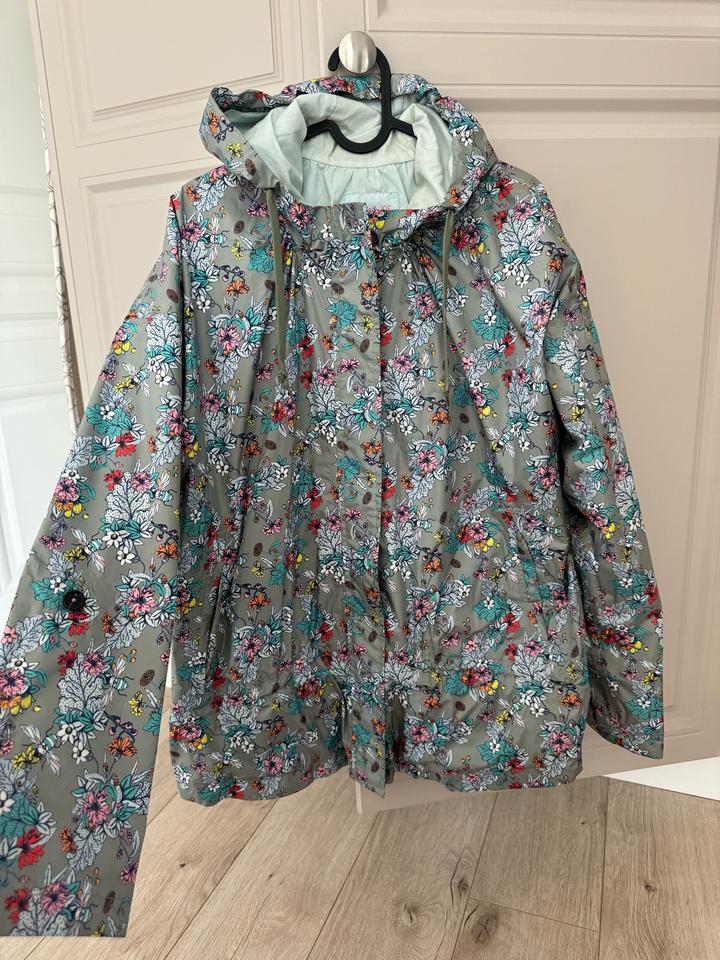 Женская куртка ветровка