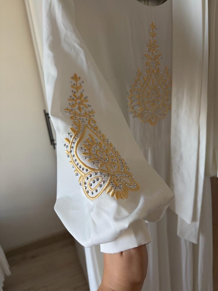Белое платье длинное