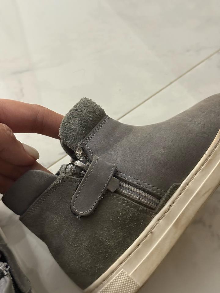 Детские ботинки