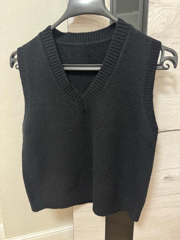 Жилетка черная шерстяная