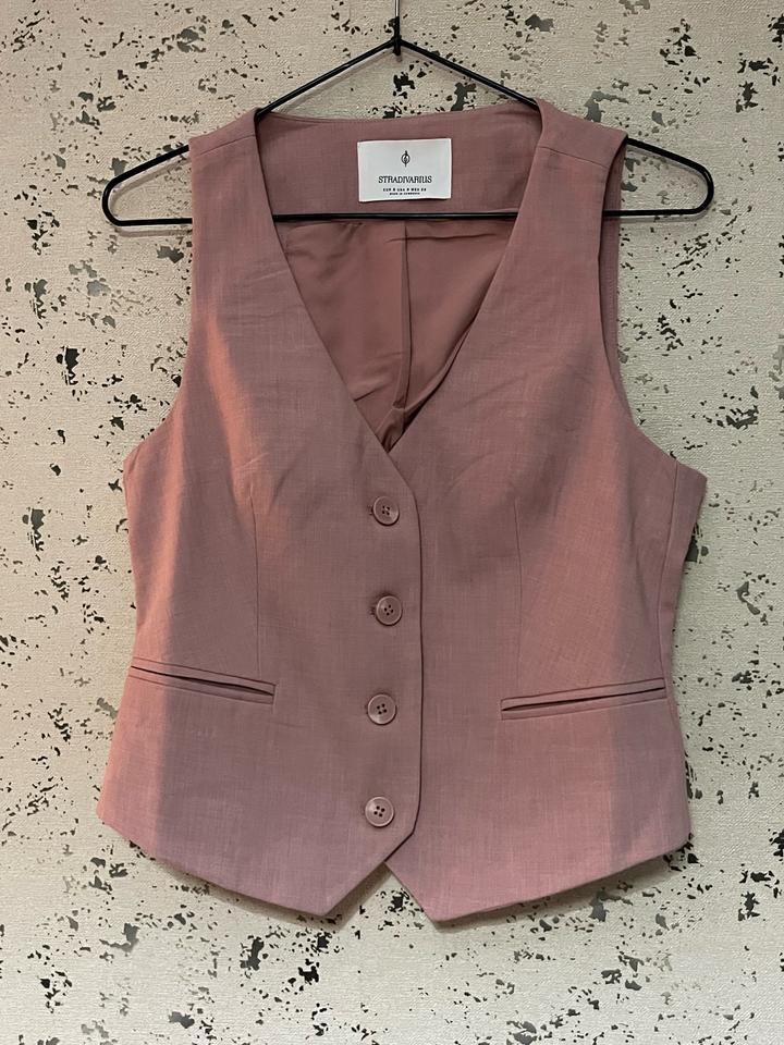 розовая жилетка STRADIVARIUS