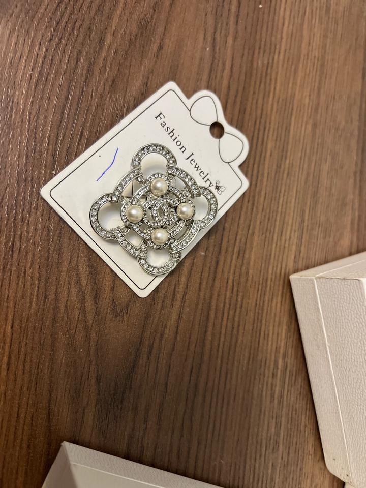 3 цепочки + брошка в подарок