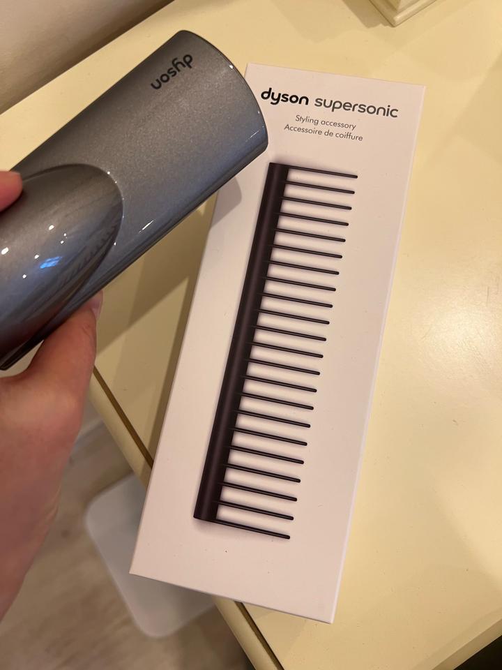 Гребень от Dyson в подарок насадка