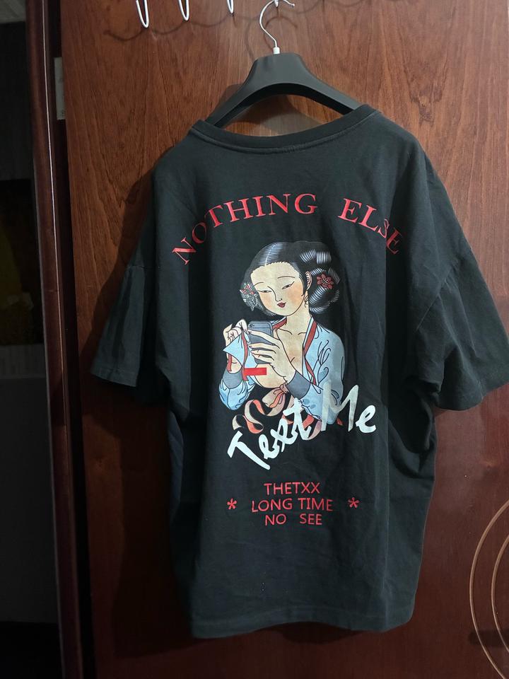 Футболка свободная с принтом на спине