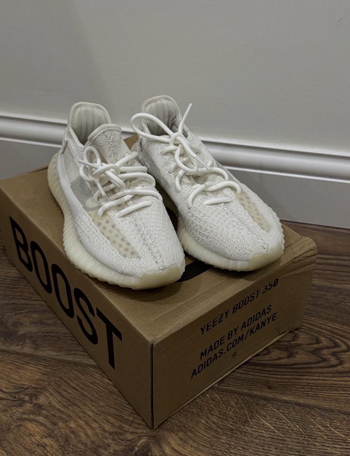 Кроссовки yezzy Adidas