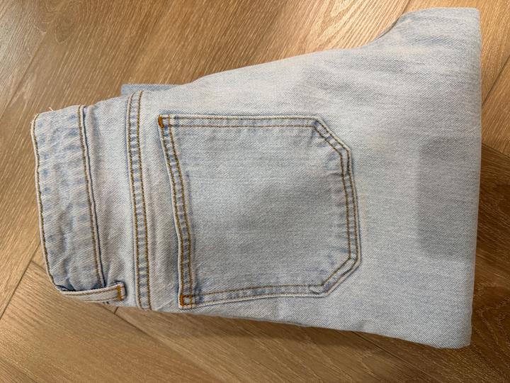 Голубые джинсы Sandro