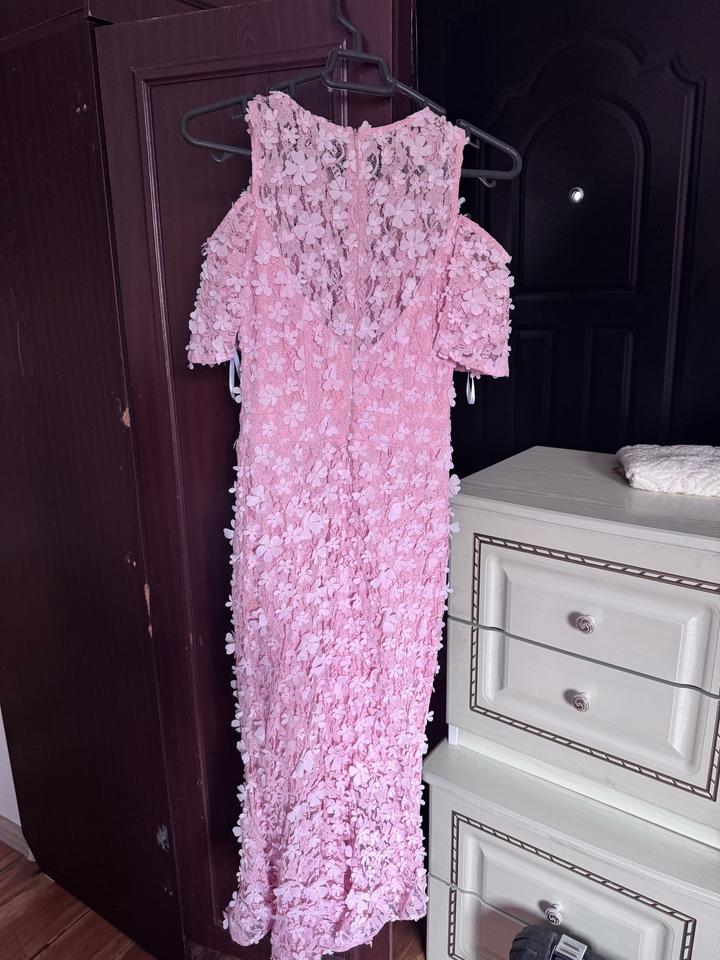 Продам платье очень красивая