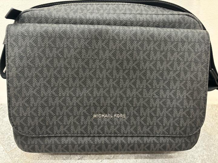 Продам сумку Michael kors