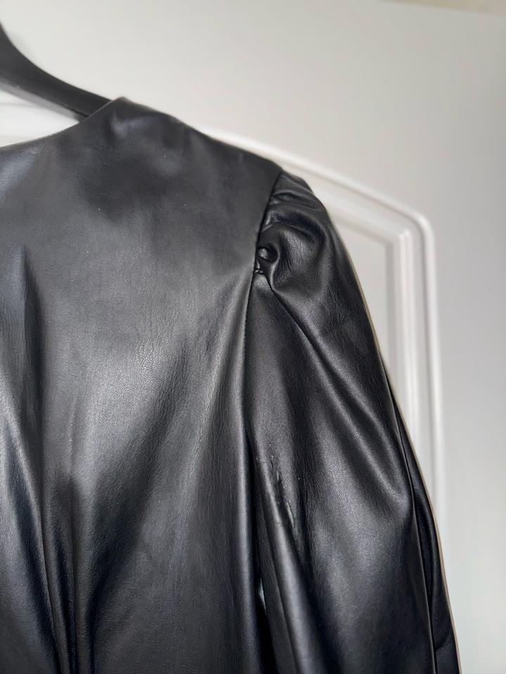 Платье кожаное