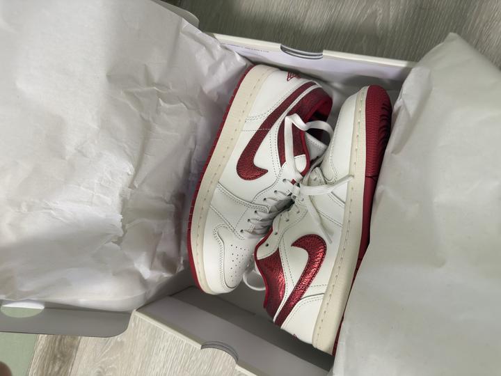 Кроссовки Nike Air Jordan 1Low новые