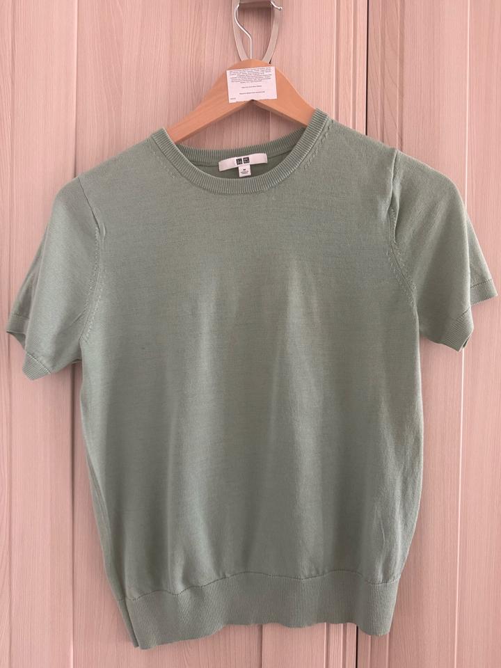 Шерстяная футолка Uniqlo