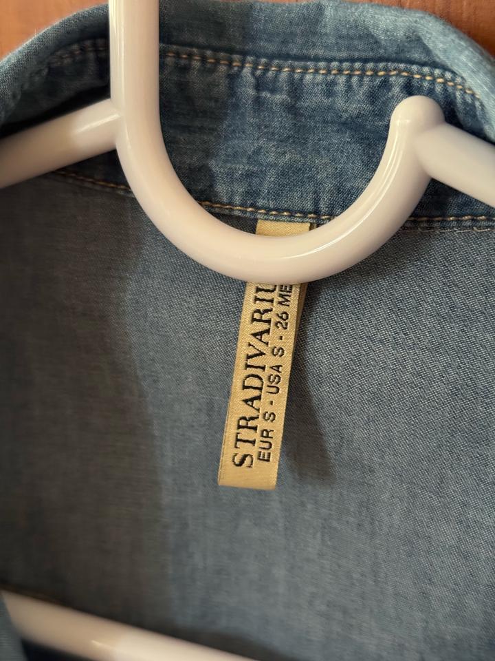Джинсовая рубашка Stradivarius