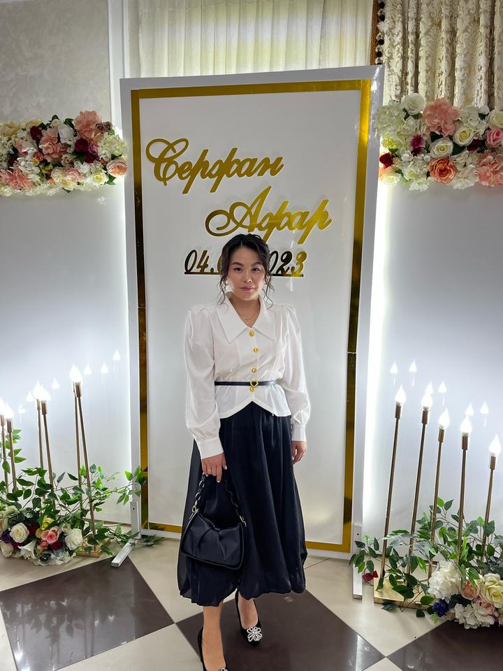 Продаю костюмы и платья