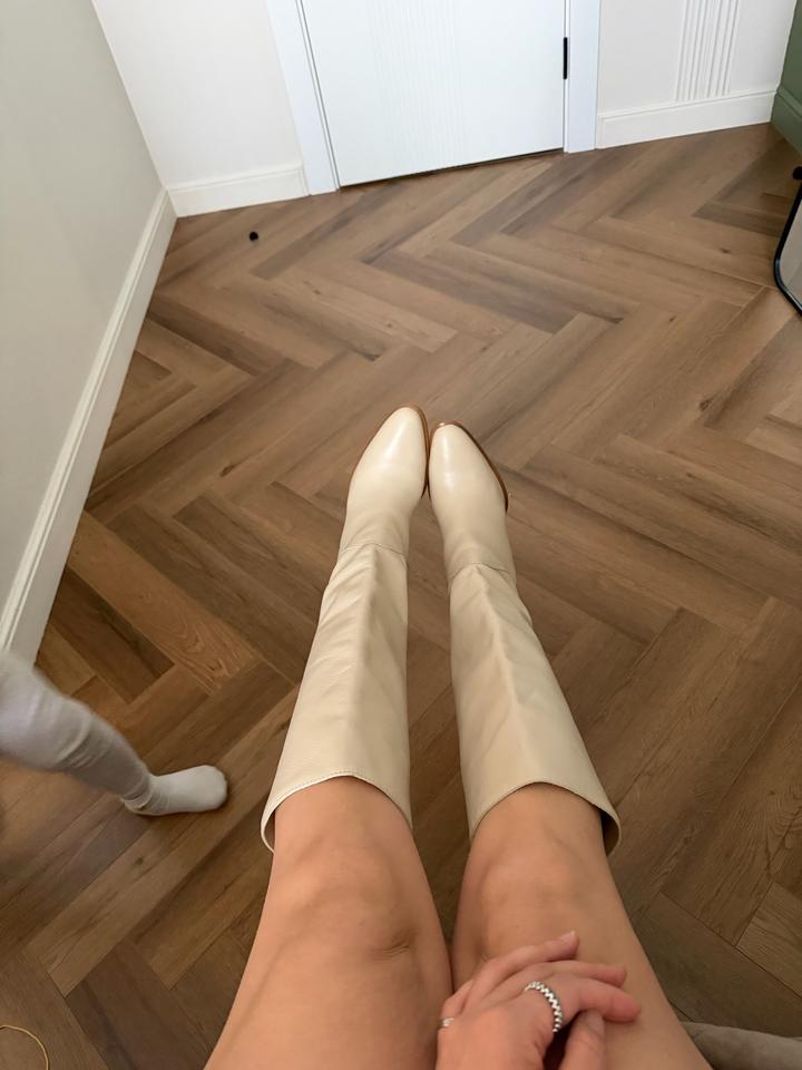 Кожаные Сапоги трубы бежевые Zara новые размер 40-41