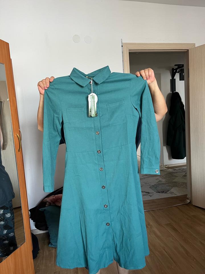 Платье с длинными рукавами