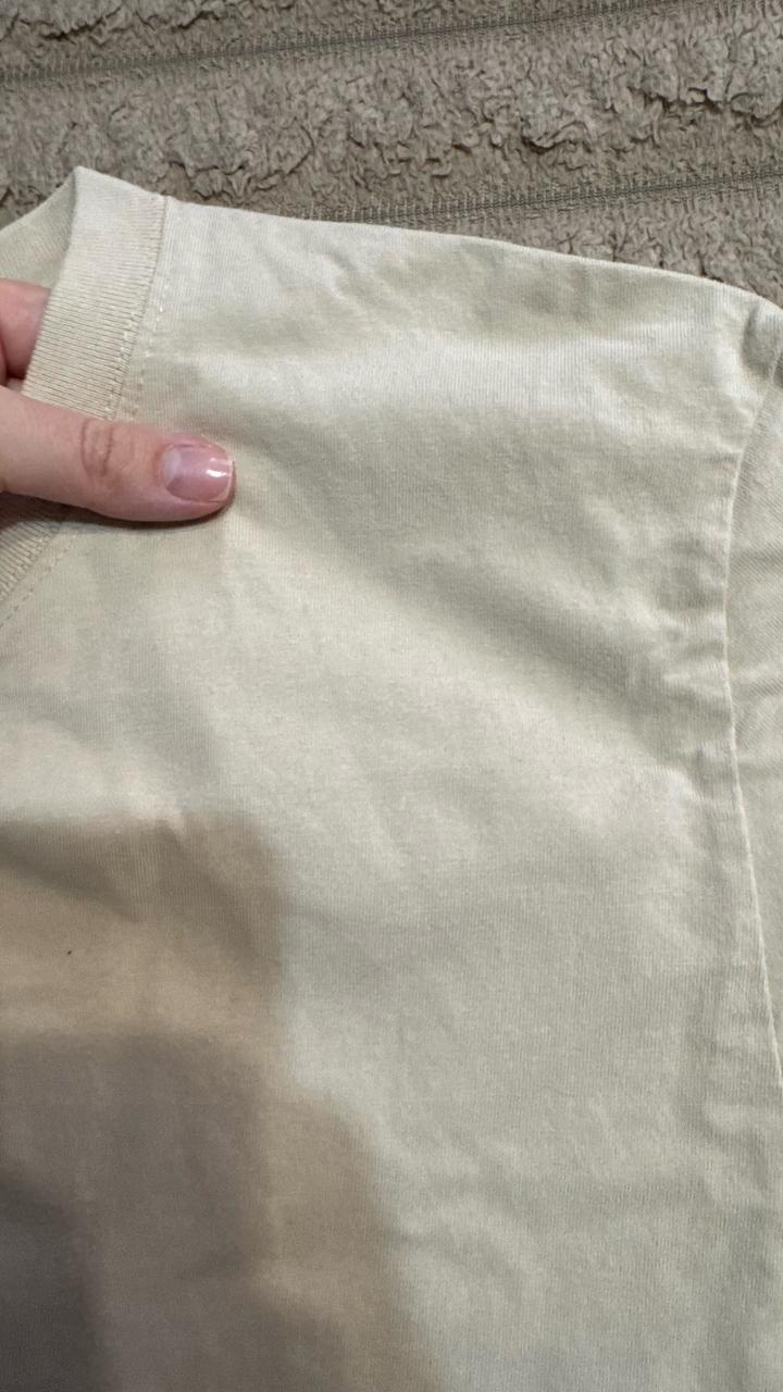 Бежевая футболка