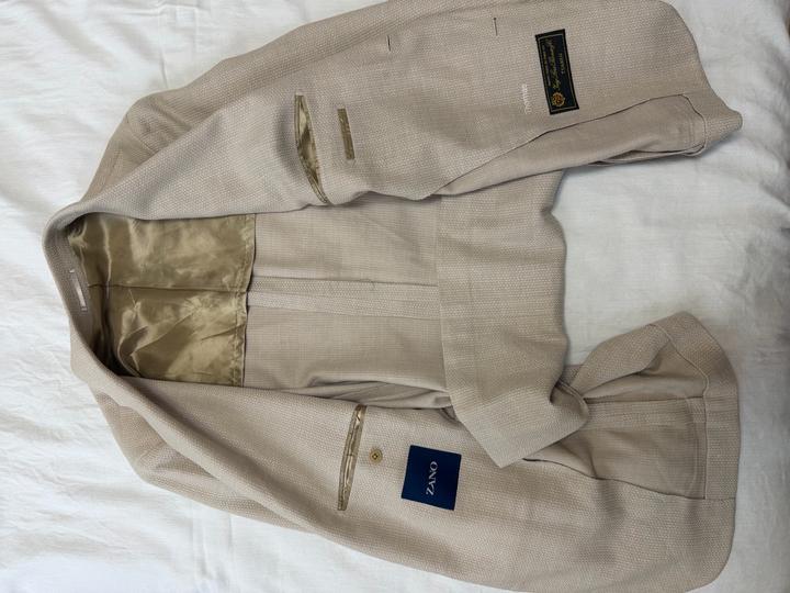Продам бежевый итальянский пиджак