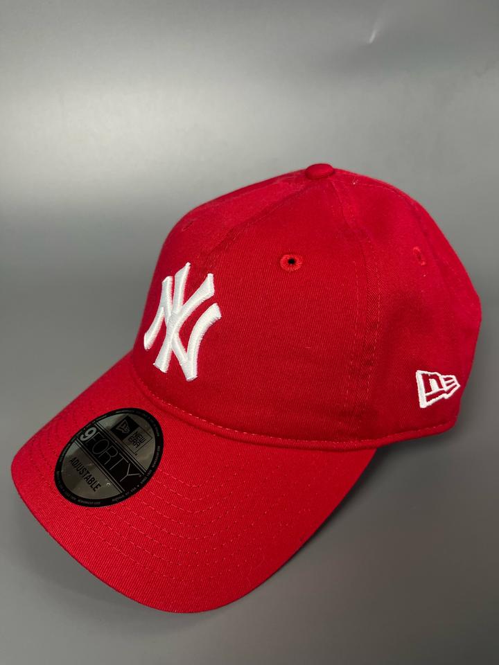 Красная кепка от NEW ERA