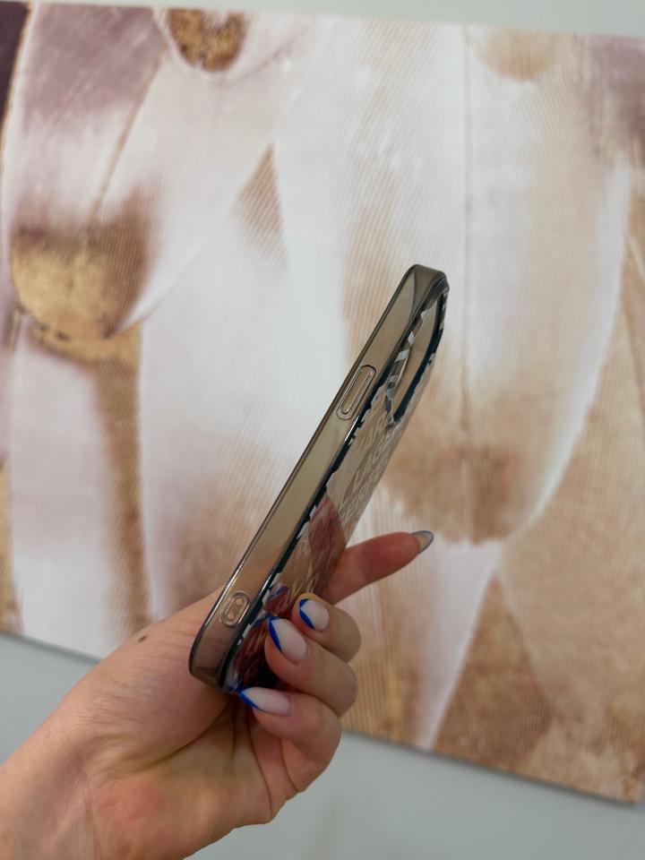 Чехол на iPhone 15pro Karl Lagerfeld