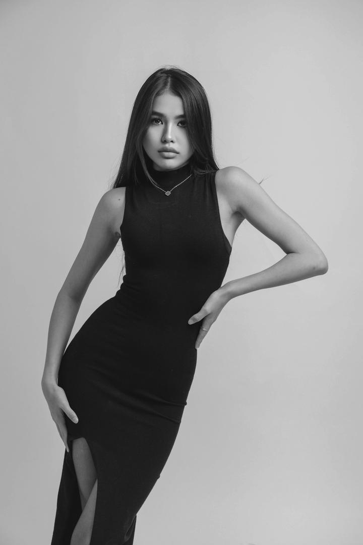 🖤 Чёрное платье с разрезом (Bershka)