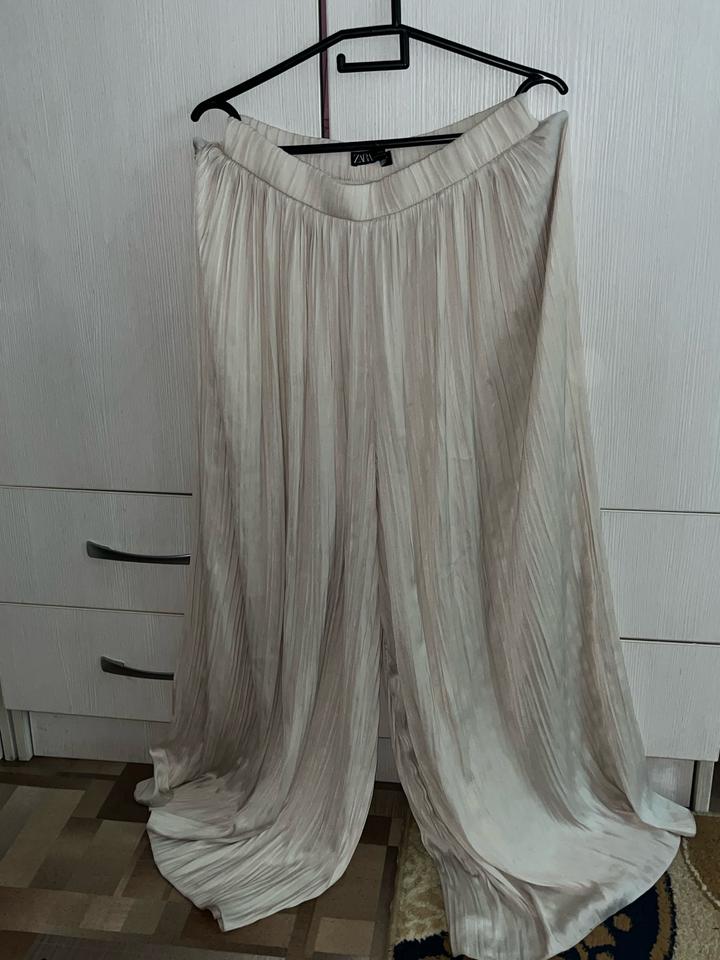 Бежевые легкие брюки ZARA