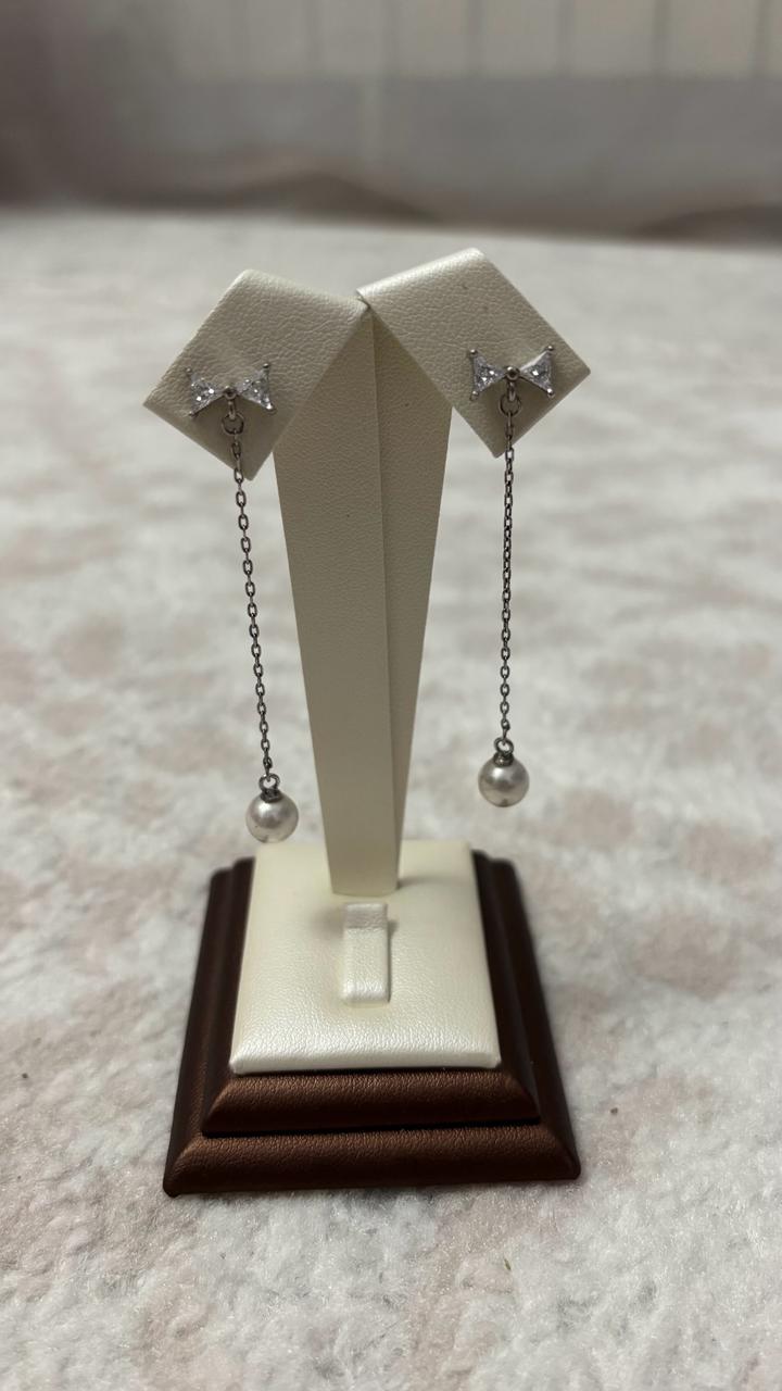 Висячие серьги с жемчугомЭлегантные висячие серьги с жемчугом. Серебро 925 проба