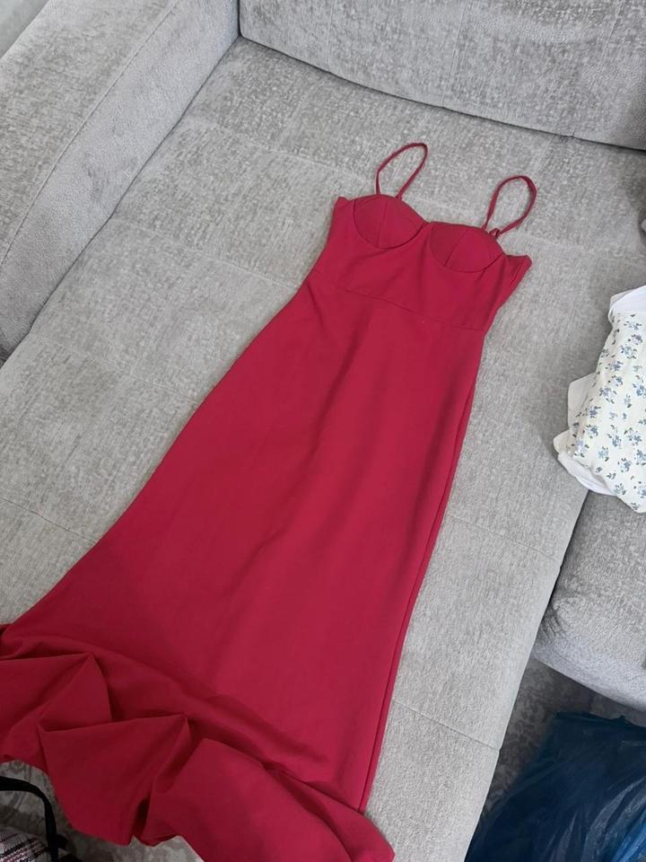 Красное платье