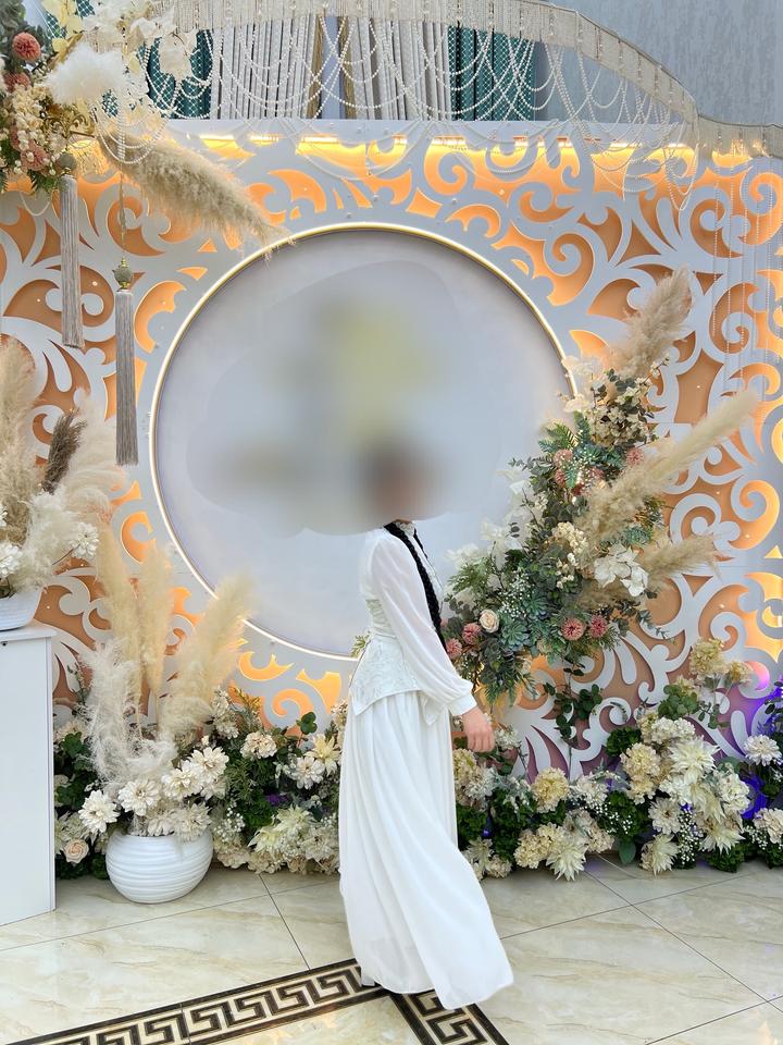 Белое платье в национальном стиле