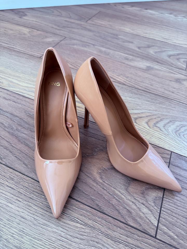 Бежевые туфли Mango