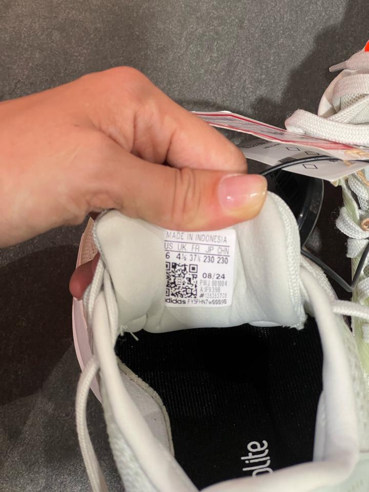 Кроссовки Adidas