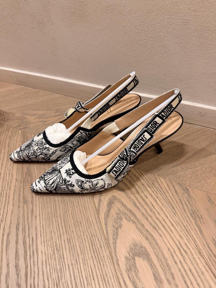 Туфли Dior J’Adior Slingback Tiger Edition