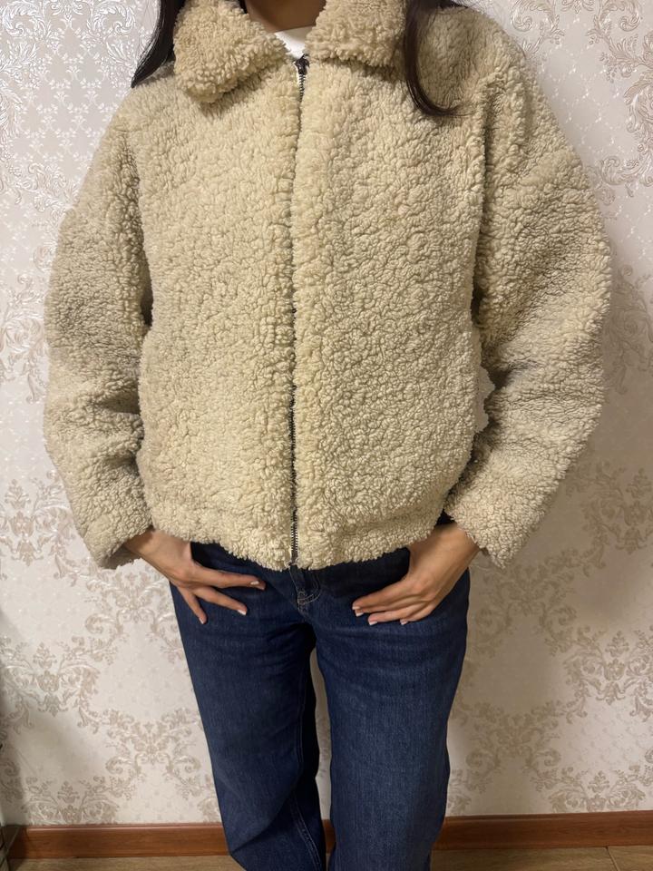 Куртка ZARA плюшевая молочная L