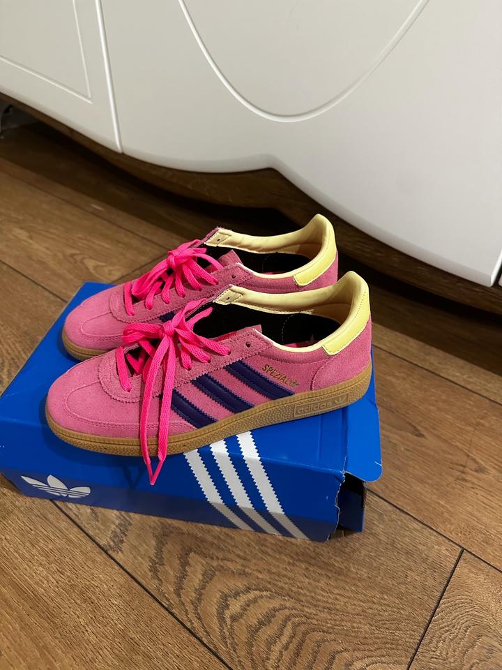 новые кроссовки adidas spezial