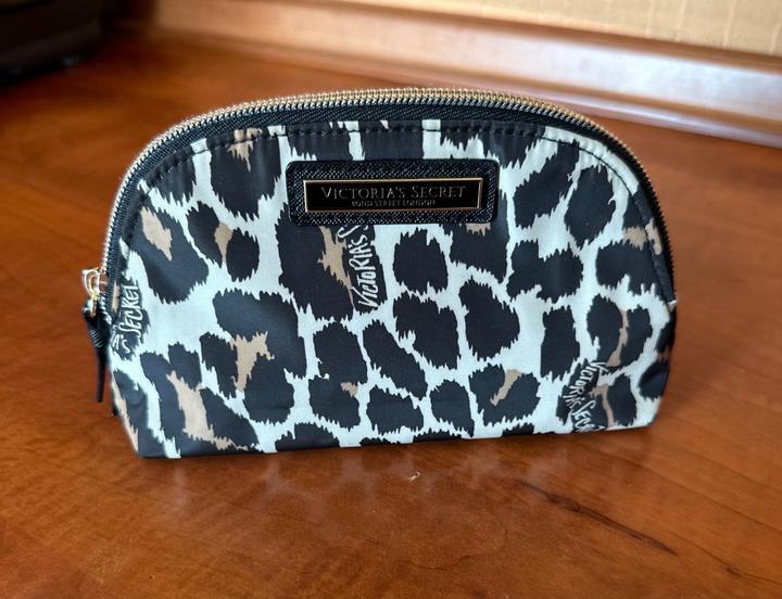 Продам набор косметичек Victoria’s Secret