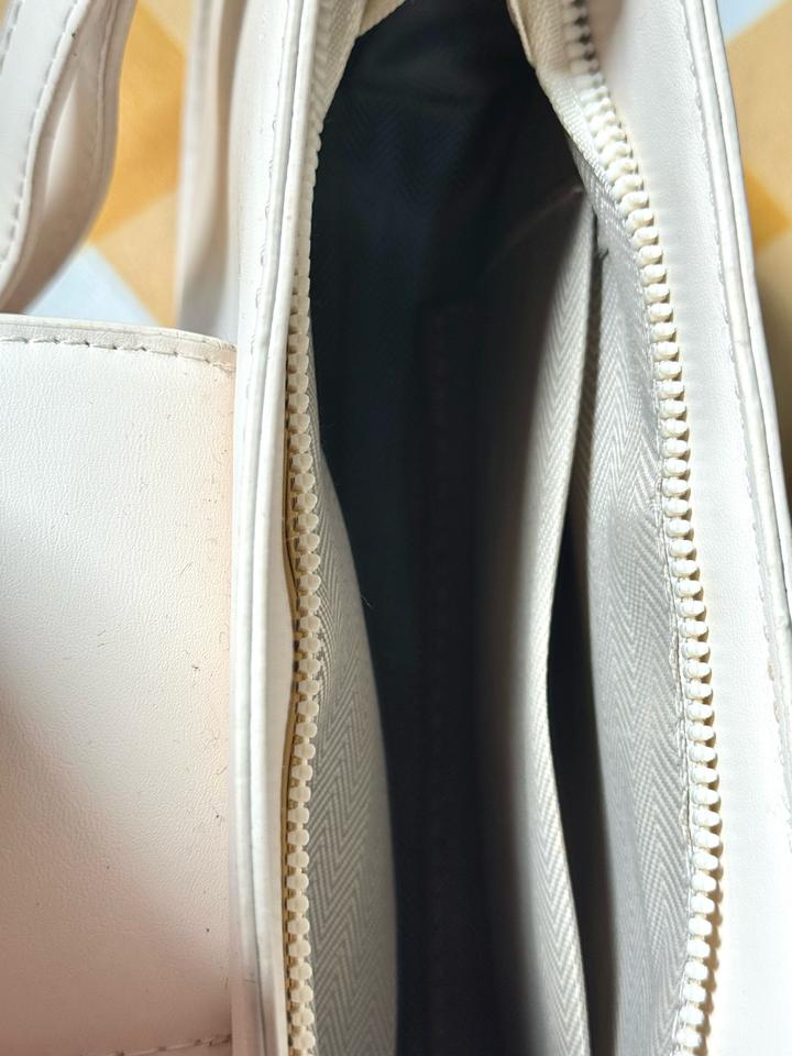 Белая сумочка