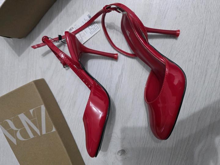 Босоножки Zara